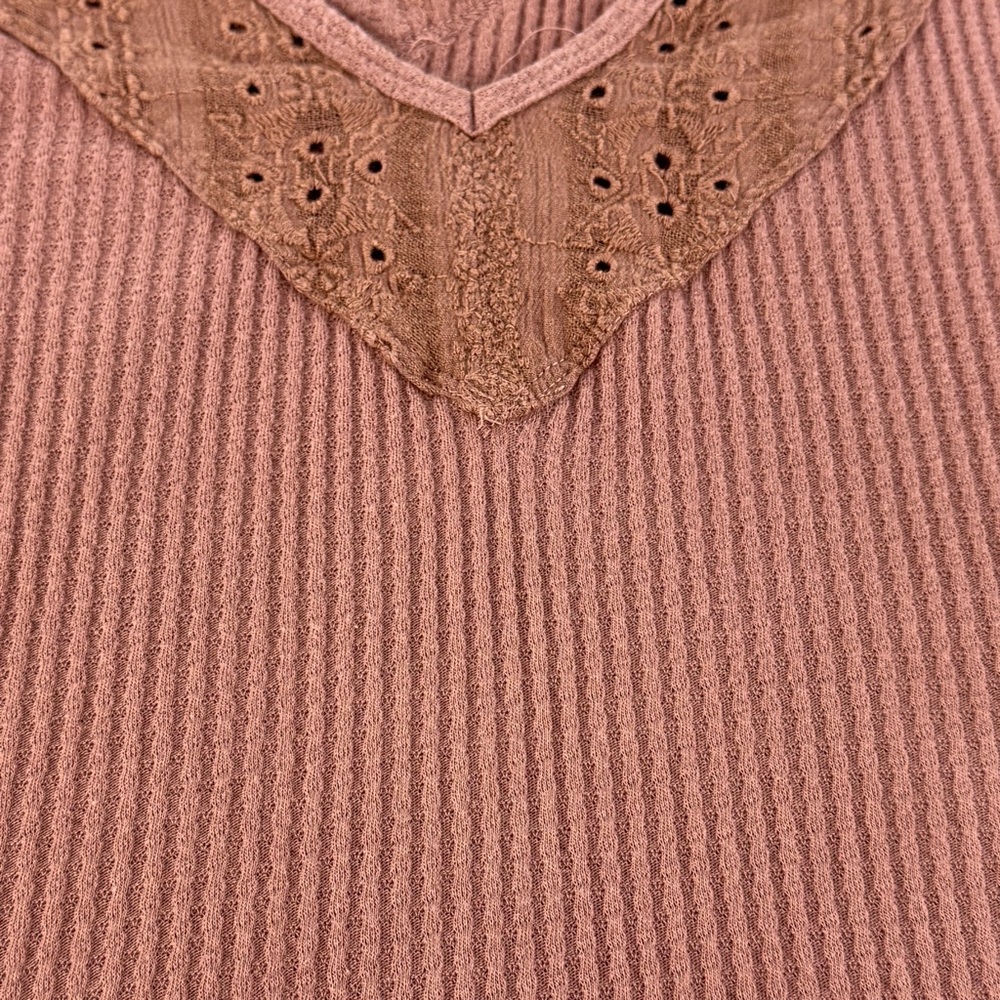 Free People Parisian Eyelet Bell Sleeve textured Top in pinky mauve color medium - Picture 8 of 16
